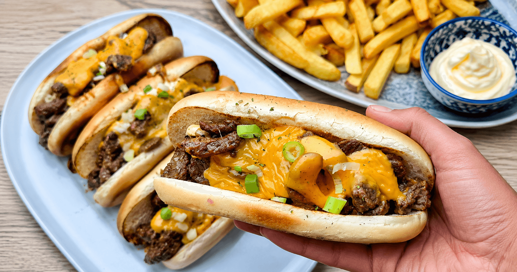 Philly Cheesesteak Sandwich mit cremiger Cheddar-Soße